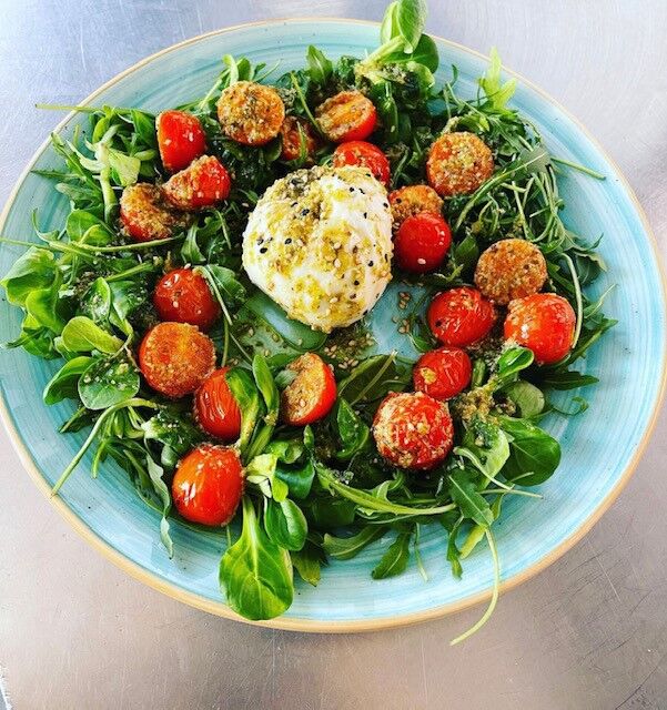 Ensalada de burrata al pesto
