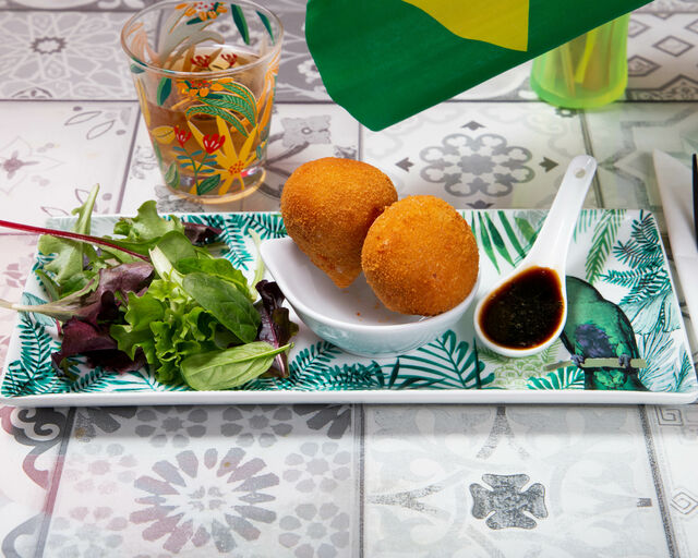 Beignet de poulet!
La fameuse coxinha brésilienne! 