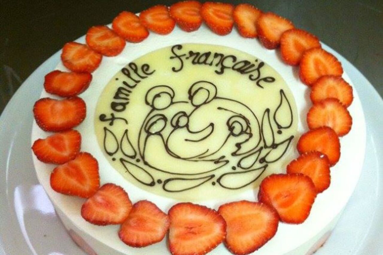 Chez Cha' Patiss nous avons banni ces pratiques, toutes nos matières premières sont fraîches et de qualité, d'origine française et même locale si possible. Par exemple, nos oeufs sont plein-air et proviennent de Gevrey-Chambertin.