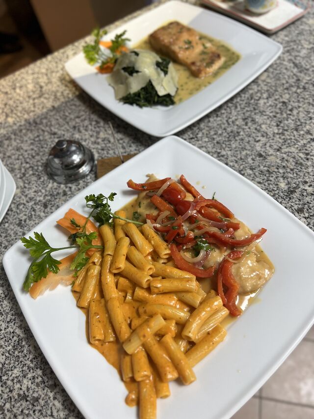 Pollo peperoni e salmone al vino 