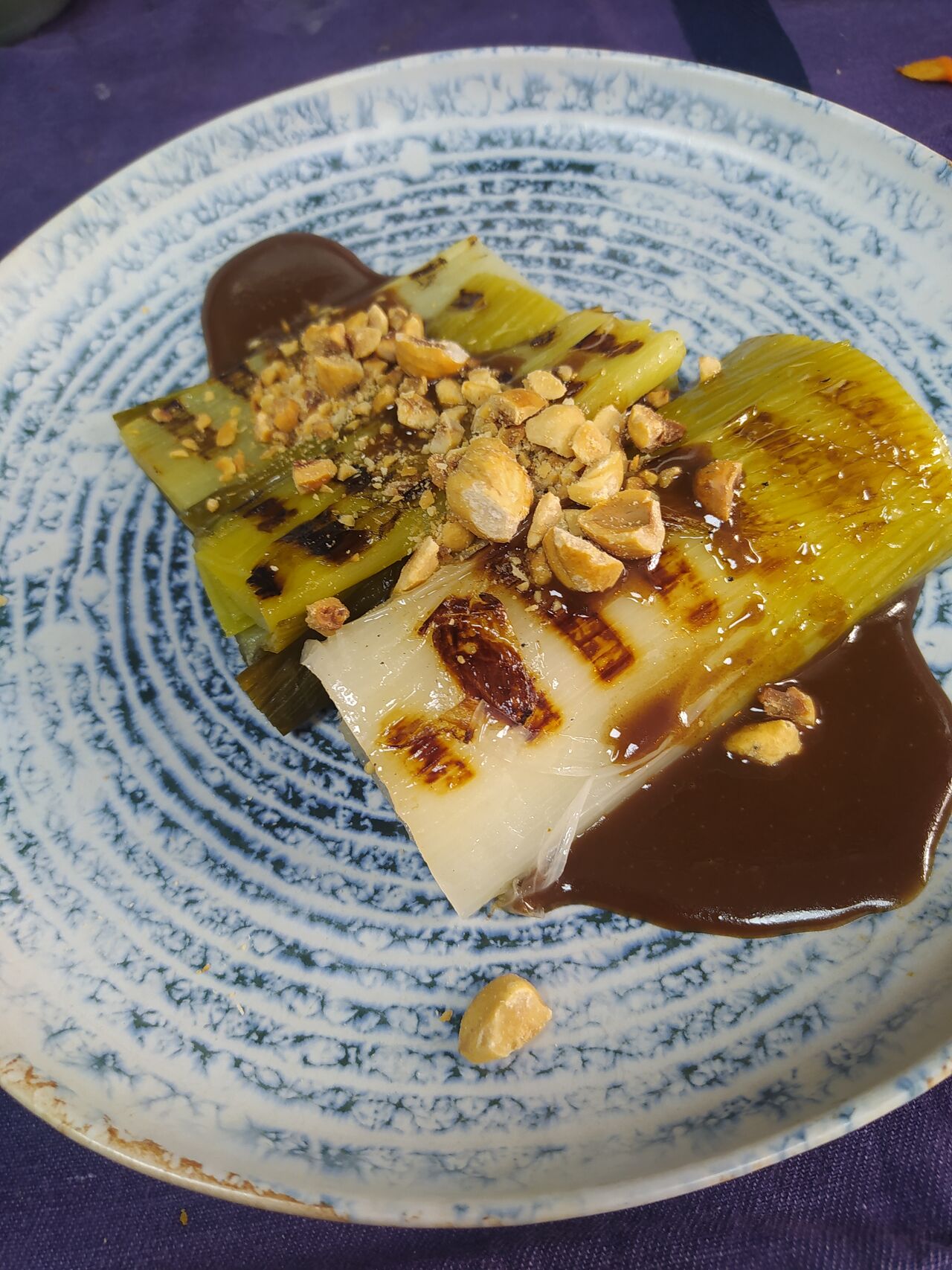 Poireau grillé, vinaigrette