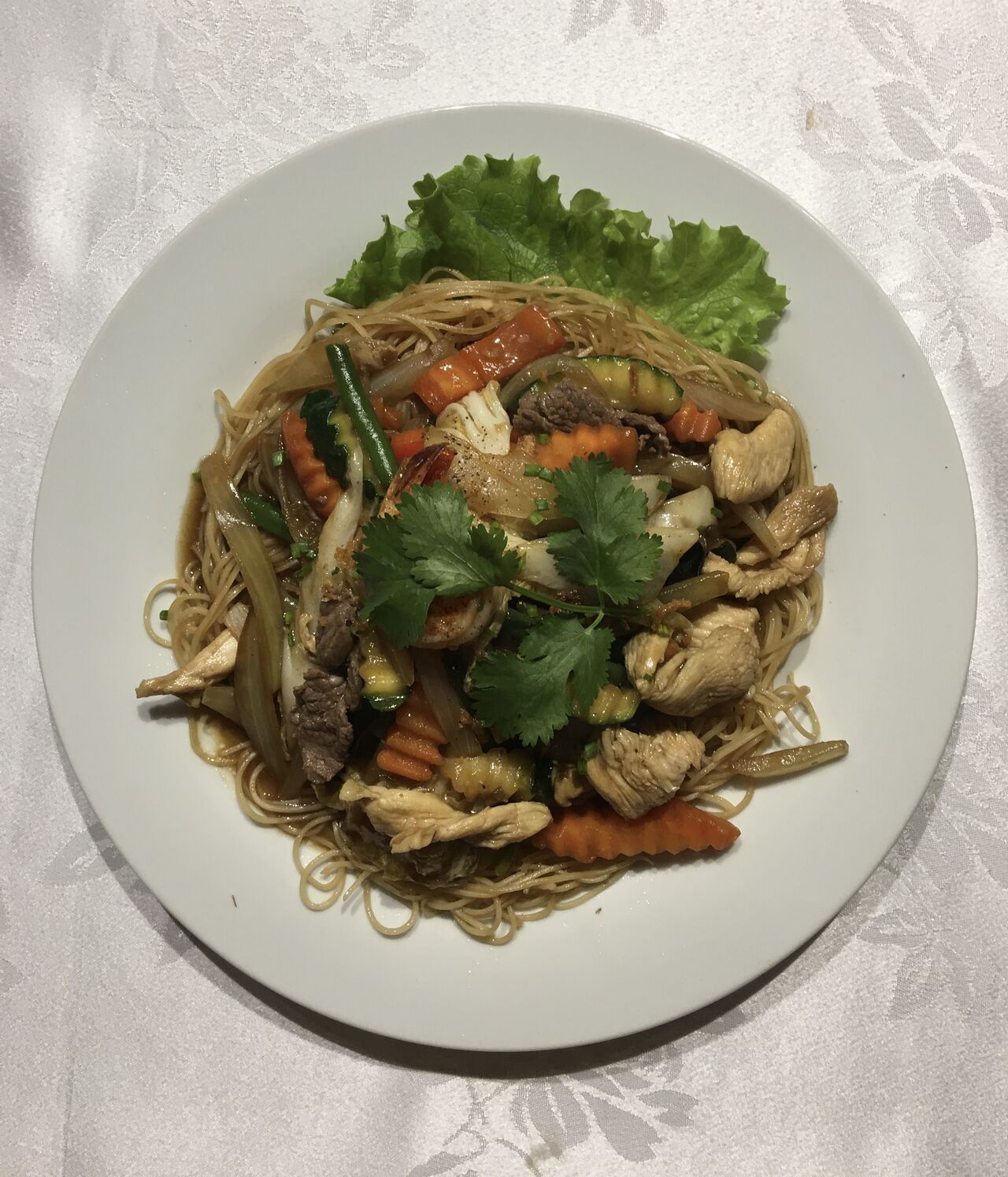 Nouilles sautées viande variées : BOEUF, POULET et CREVETTES avec légumes