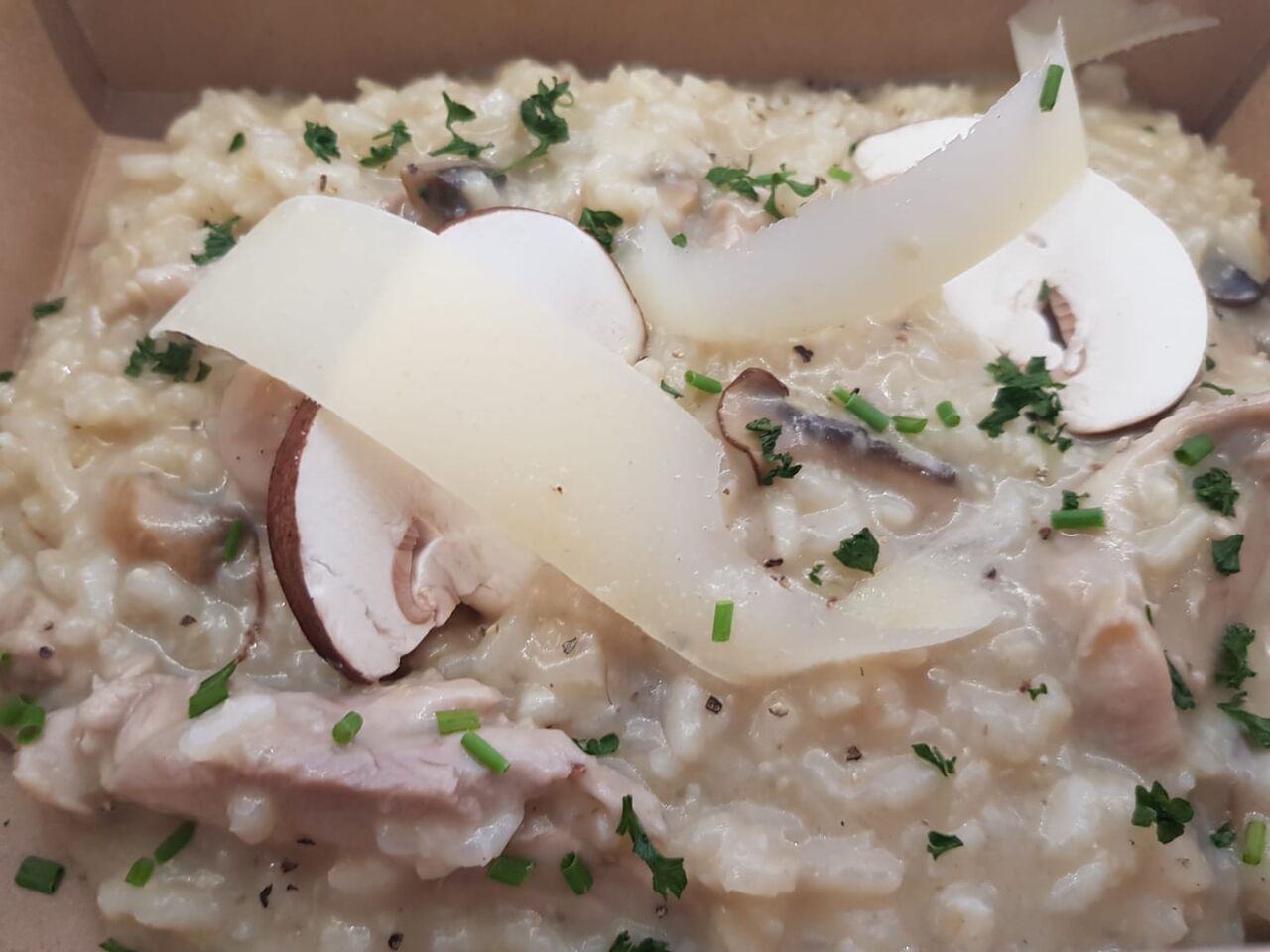 Risotto émincés de poulet, champignons 