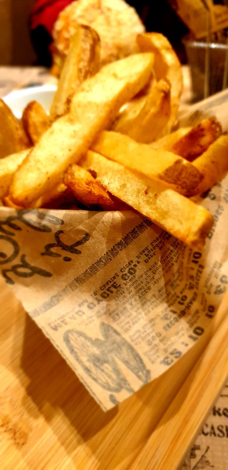 tous nos burgers sont servis avec une portion de frites fraiches