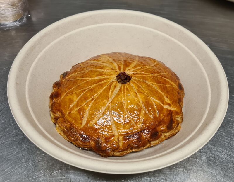 A emporter Tourte forestière ( trompettes de la mort, pleurotes, chanterelles jaunes), crème de champignons