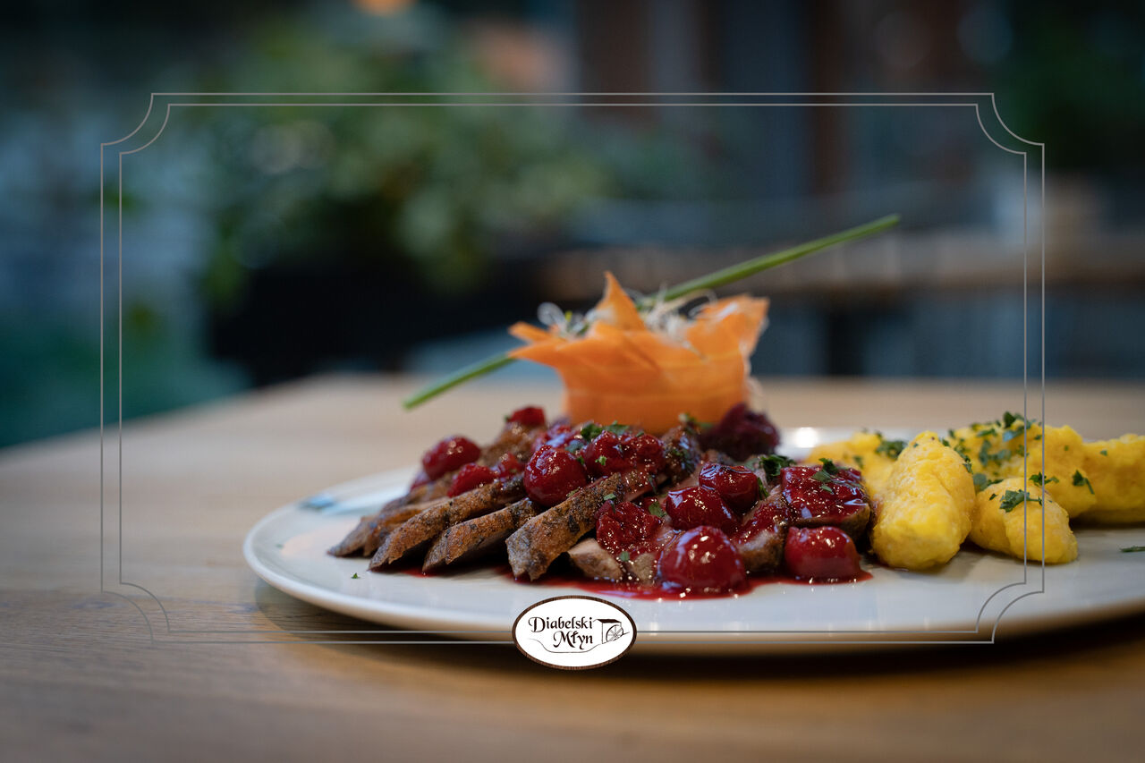 Kaczka w sosie wiśniowym