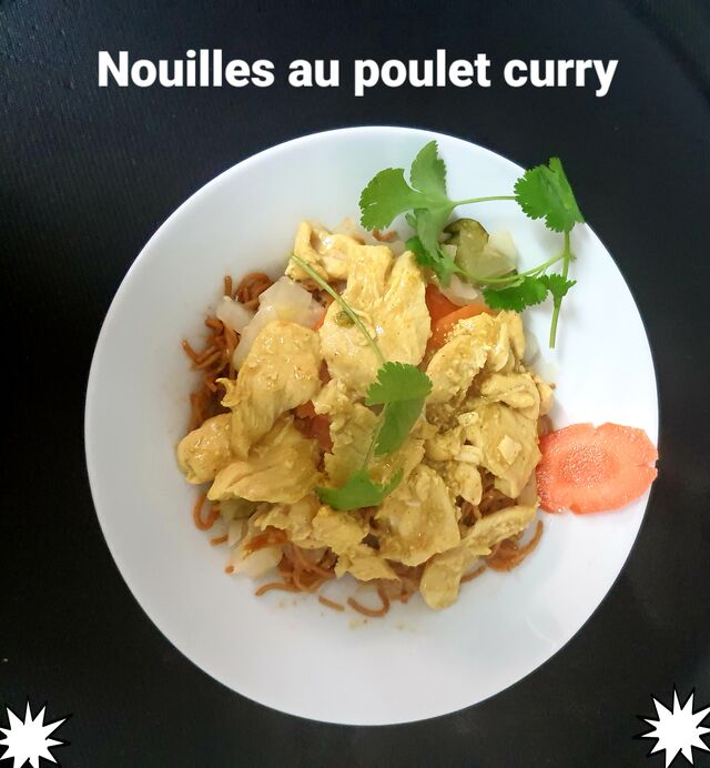 Nouilles 🍜 au poulet curry. 