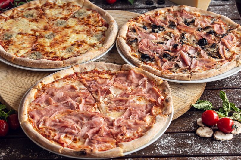 PIZZA - CU DIFERITE TOPINGURI