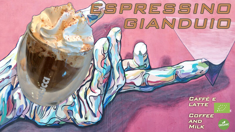 L'espresso italiano legato al classico cioccolato con le nocciole e la panna