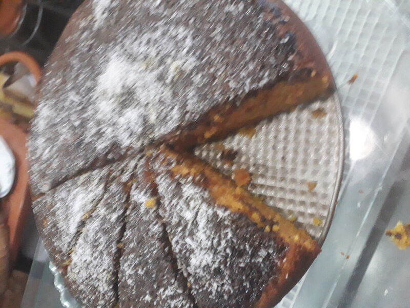 Bolo delicioso de senoura com cobertura de chocolate 