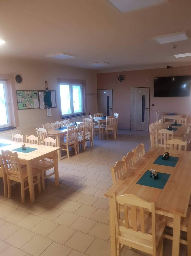  LED osvětlení v teplé barvě světla.