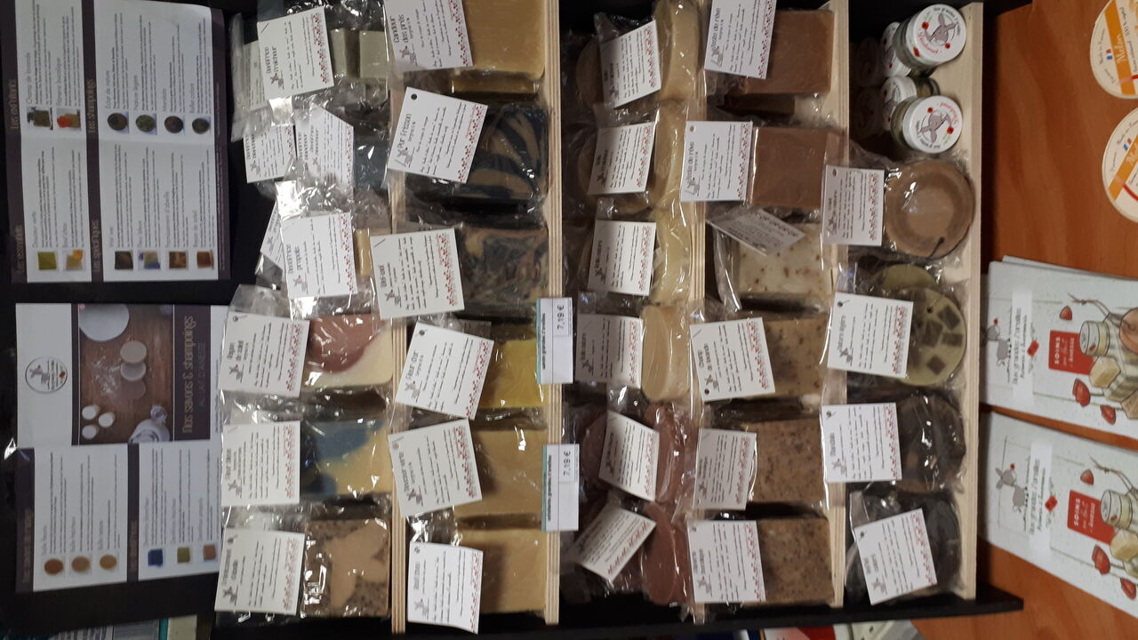 Les Grandes z'oreilles, savons shampoing, deo, dentifrice, exfoliants 