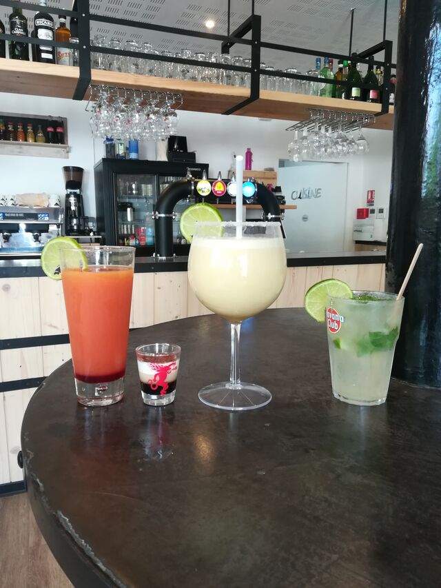 Nos cocktails https://tse1.mm.bing.net/th?id=OGC.b1da09dced9c6623d3aeb9bd59eccd99&pid=Api&rurl=https%3a%2f%2fmedia.giphy.com%2fm