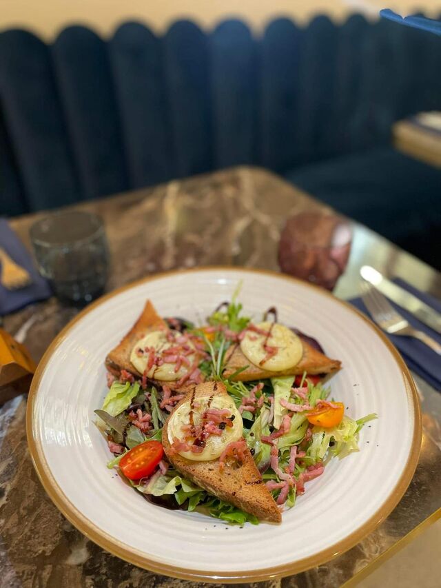 Salade de chevre chaud 