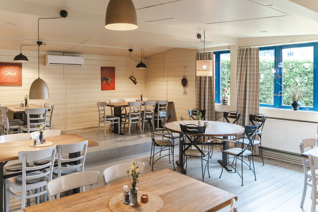 V restauraci na terase