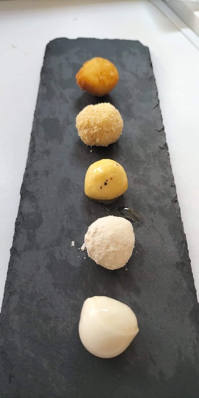 Boulettes de mozzarella, la petite gourmandise appréciée de tous pour accompagner l'apéritif.