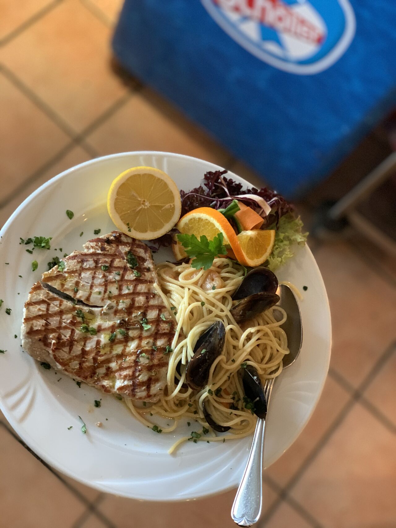 Thunfisch - Steak mit Nudeln