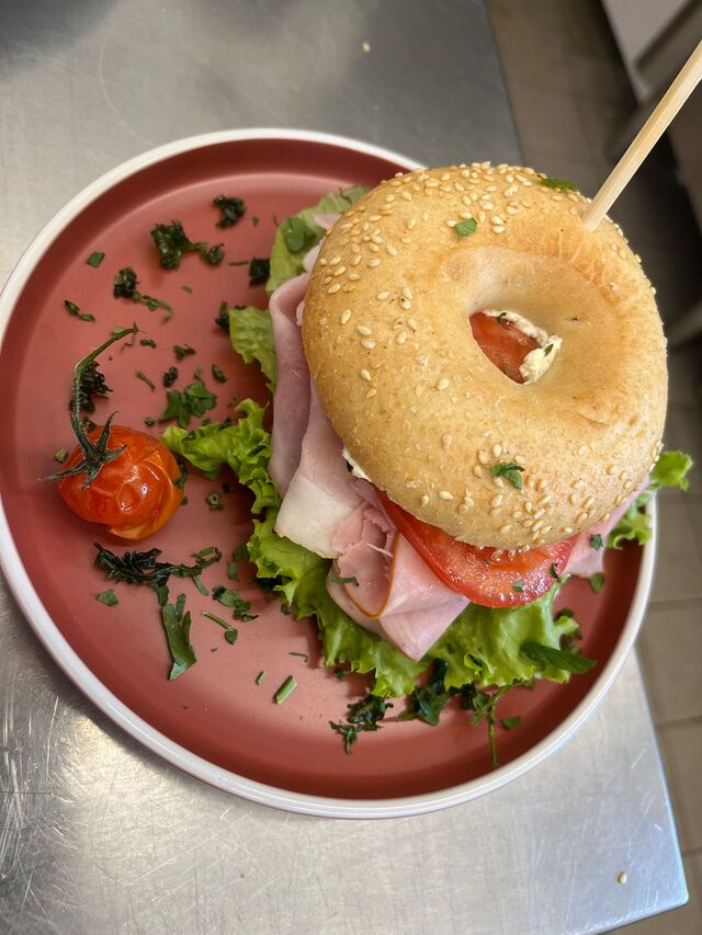 Bagel Herzhaft gefüllt mit schinken 