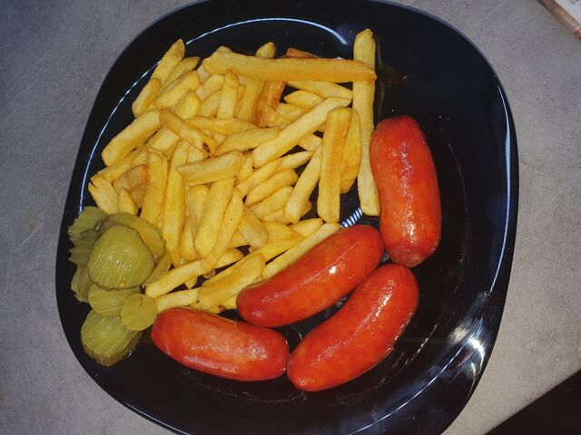 Debreceni 4-es választható üdítővel
1090 Ft