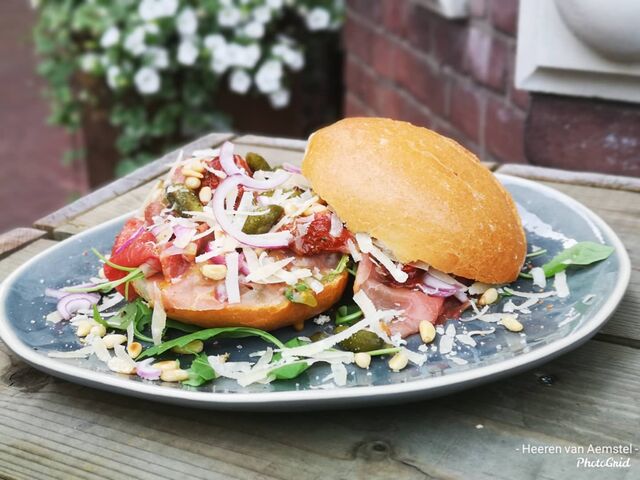 Op nummer 2
Altijd lekker Italiaanse bol Carpaccio