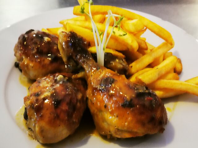 Jamóncitos de pollo a la mostaza y miel al horno C/ patatas