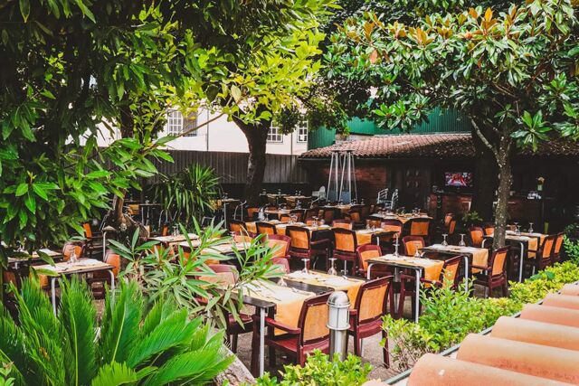 No exterior a opção fantástica para uma refeição ao ar livre