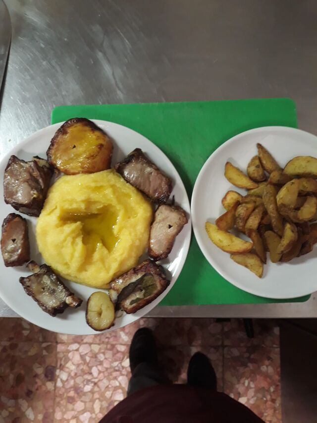 SPIEDO CON POLENTA E PATATE AL FORNO