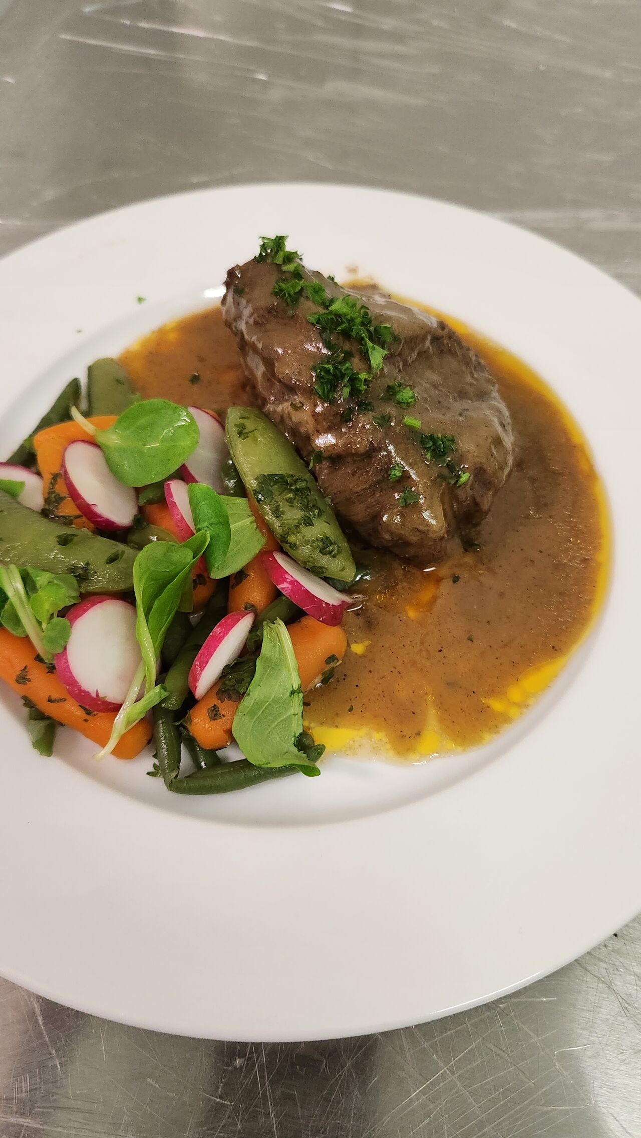 Bœuf bourguignon et ses légumes croquants