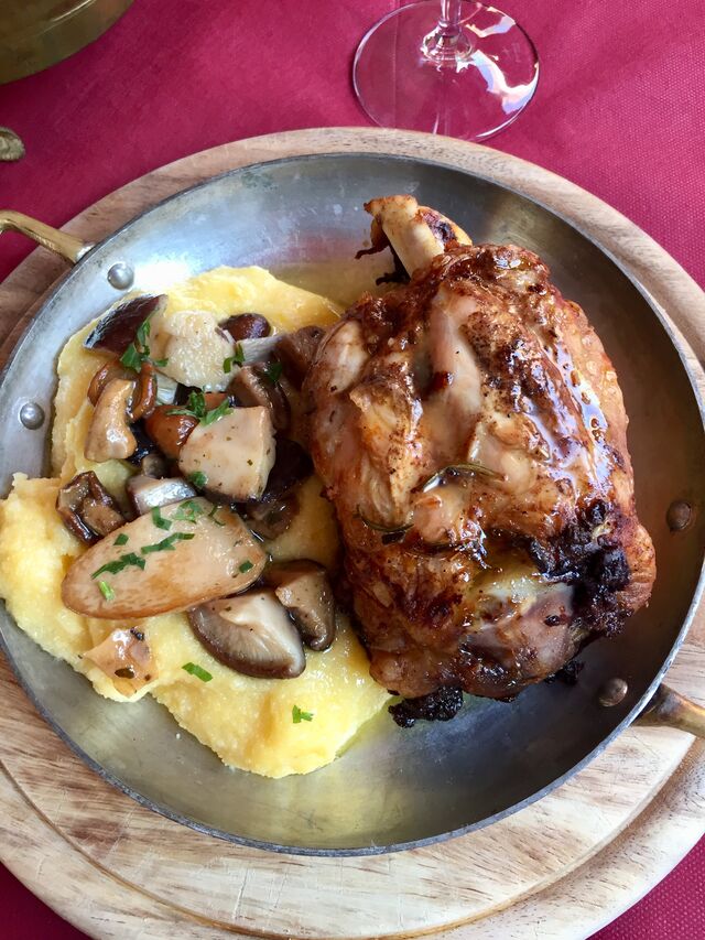 Stinco polenta e funghi 