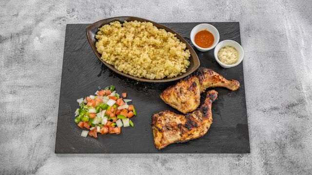 POULET BRAISER ACCOMPAGNER DE SALADE OU ALLOCO OU FRITE FAIT MAISON