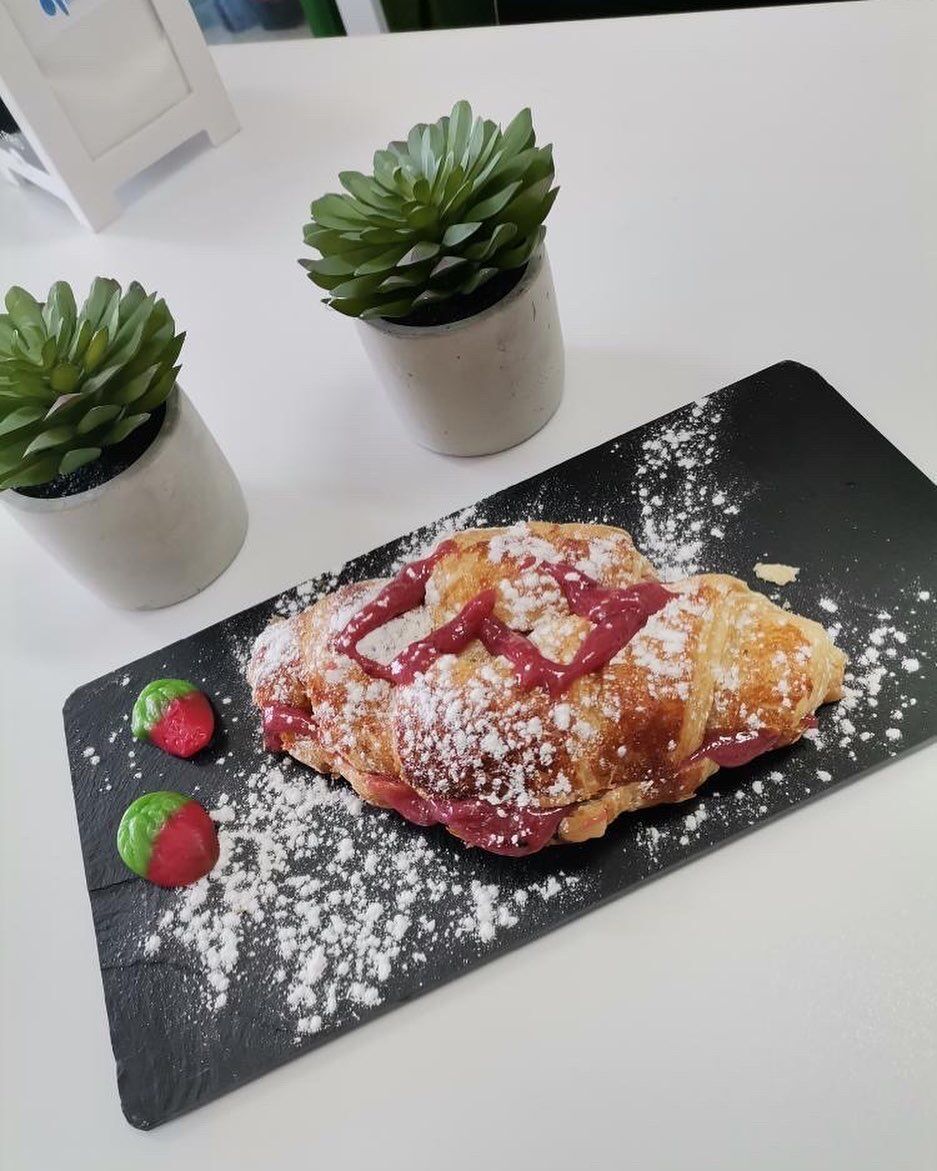 Croissant de Iogurte Grego e Frutos do Bosque