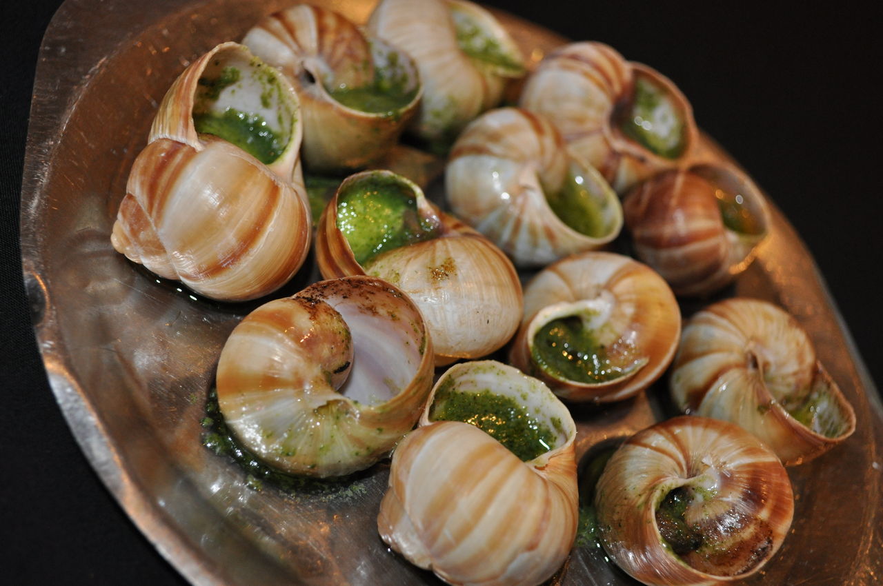 burgandy snails with garlic butter
Escargots de bourgogne