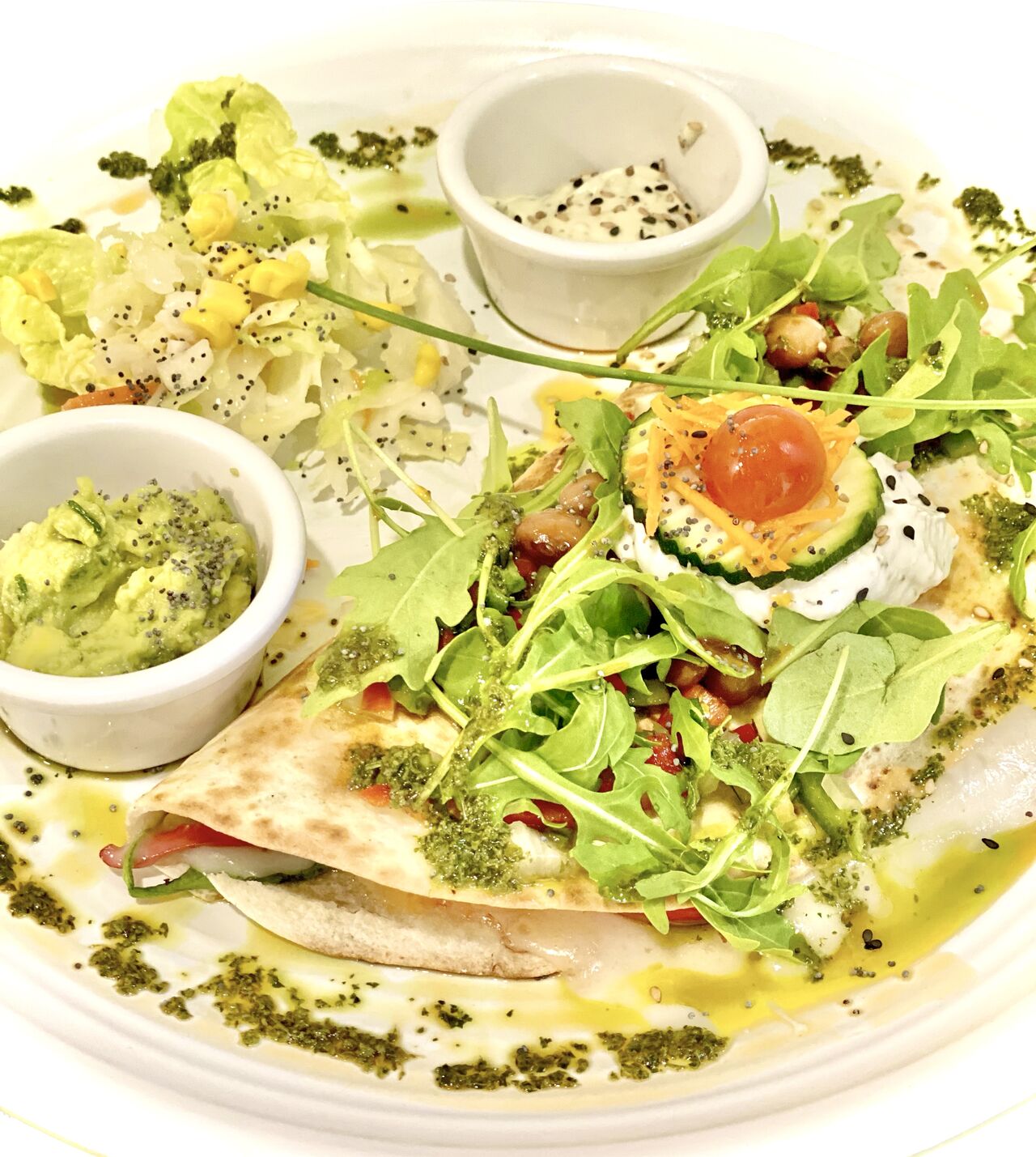 Quesadilla con hortalizas y quesos fundidos