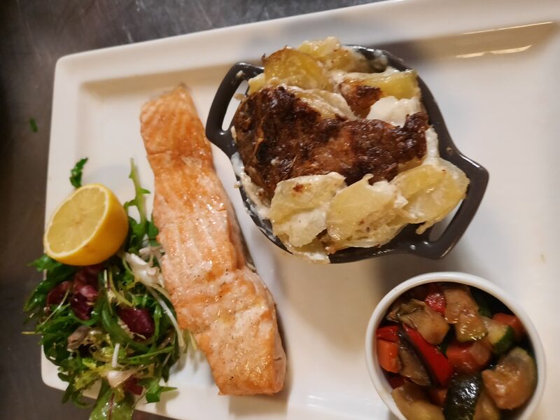 Pavé de Saumon frais
Petit légumes frais Dauphinois 