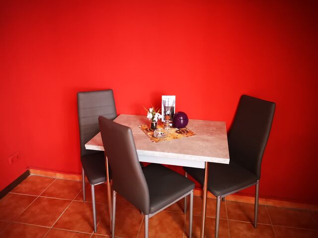 Roter Gast raum
( Raucherbereich )