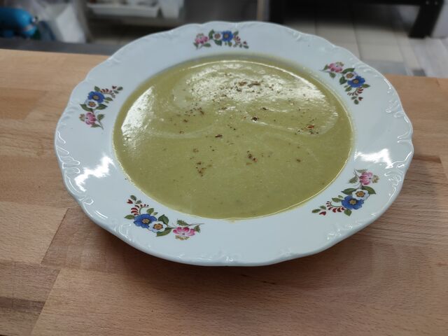 Retrouvez nos soupes. Ici, soupe pois-cassés et épices grillées.