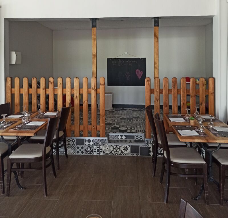 L'espace enfant à votre disposition avec des chaises hautes