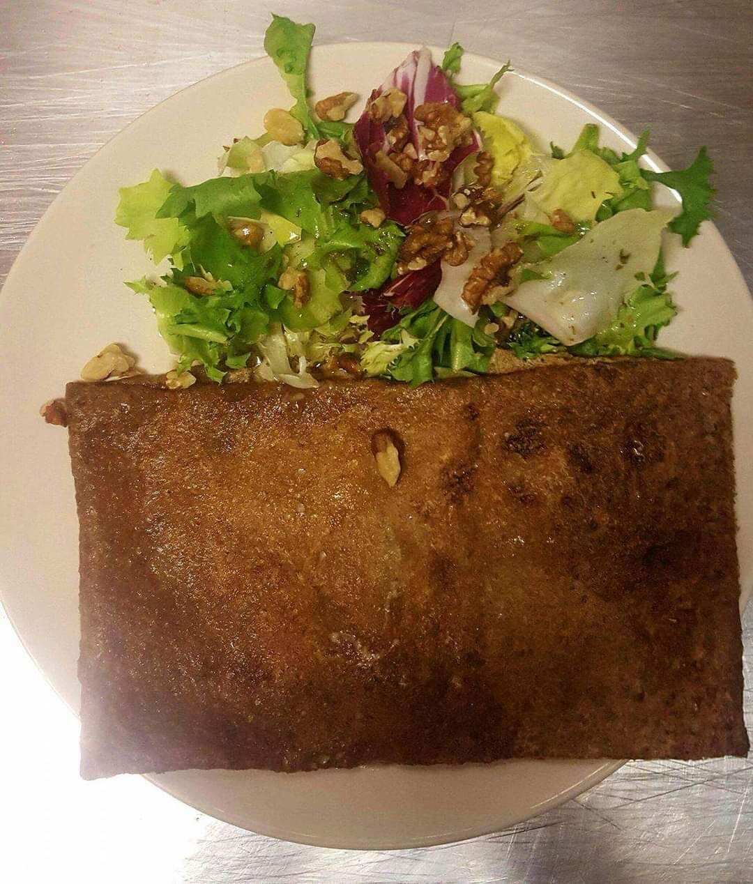 Galette Roquefort, Noix et salade