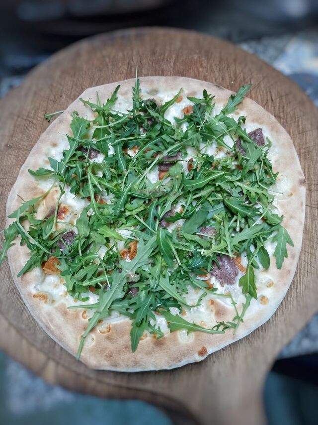 Pizza z policzkami wieprzowym 