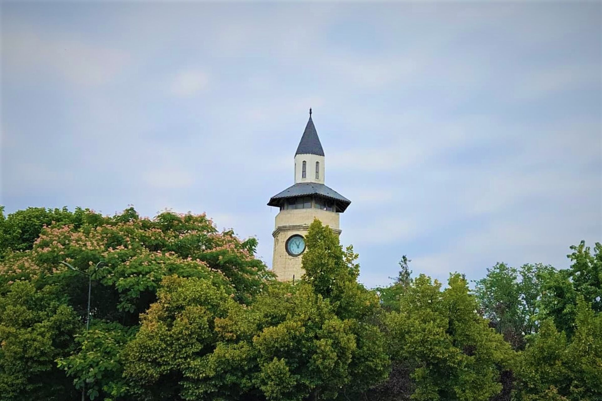 Aceeași Pasiune, Trei Locații Emblematice