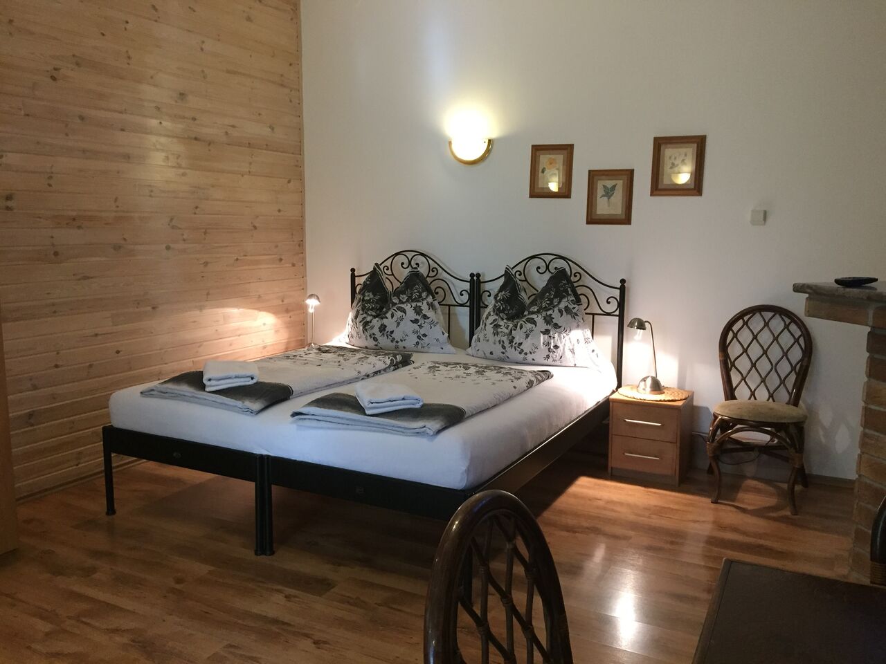 Postele monou být odděleny. Beds can be separated.