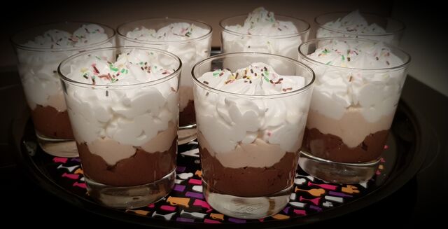 Duo de mousses maison, chocolat et noix de coco