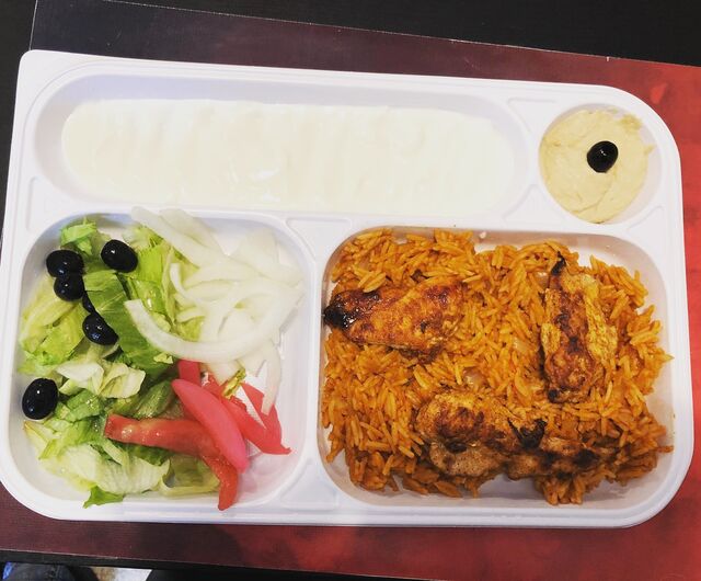 Menu Rice Chicken
RISO CON POLLO+INSALATA+SALSE+COCA COLA €6