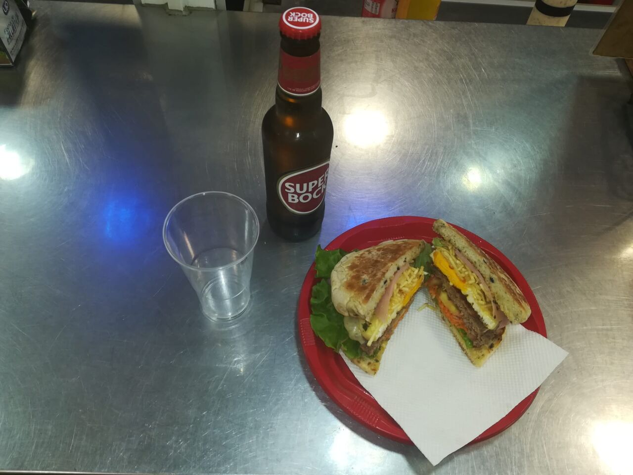 Hambúrguer Especial em Bolo do Caco