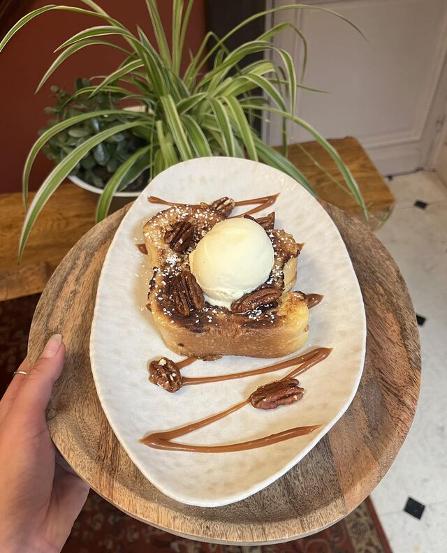 Brioche perdue , glace vanille, caramel, noix de pécan …