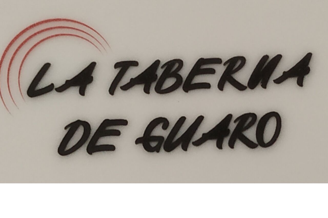 En su carta predominan recetas de la cocina mediterránea, pero sobretodo platos típicos andaluces en ocasiones marisco siempre de la mejor calidad e ibéricos.