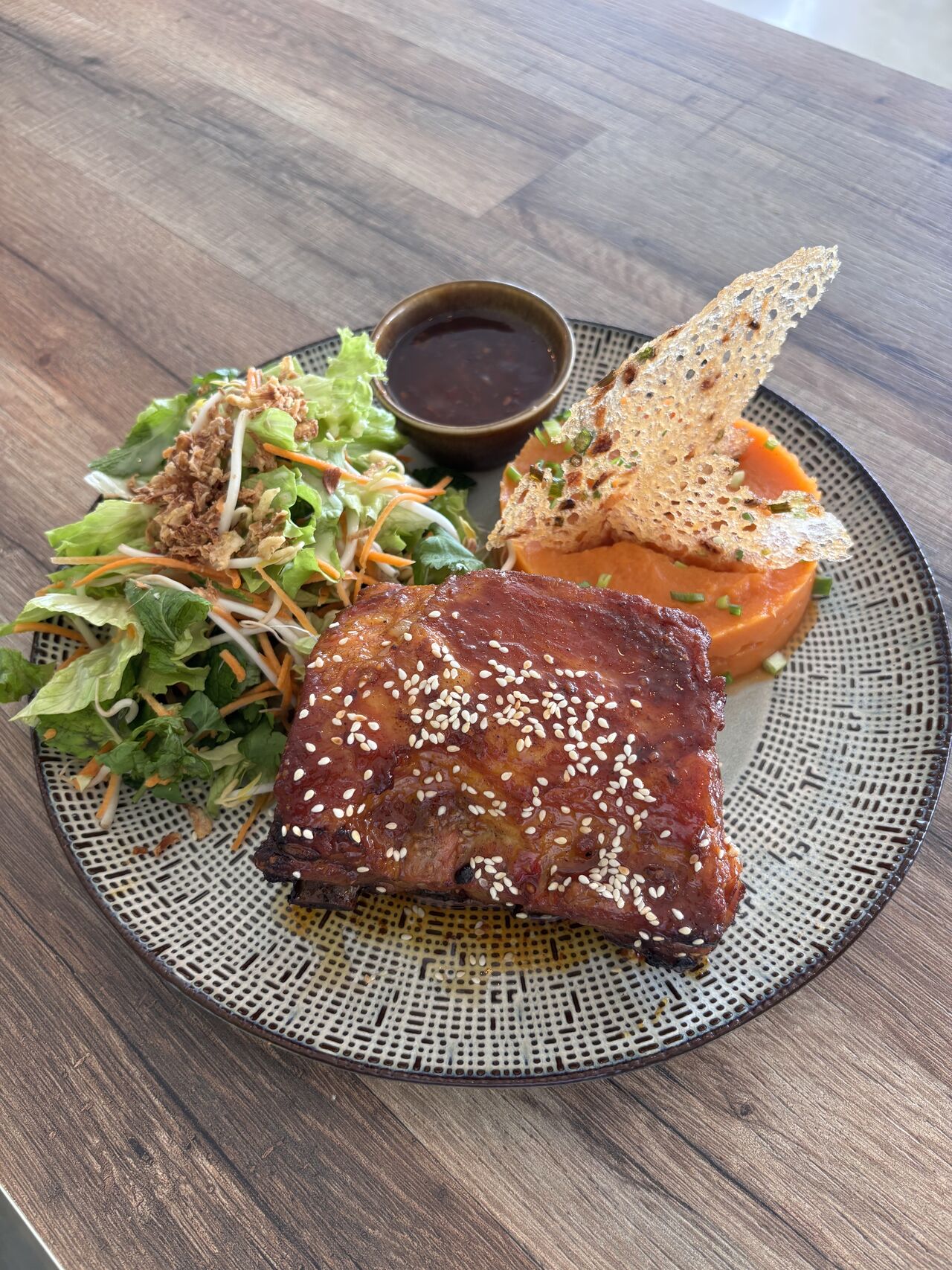 Travers de porc avec purée de patate douce 