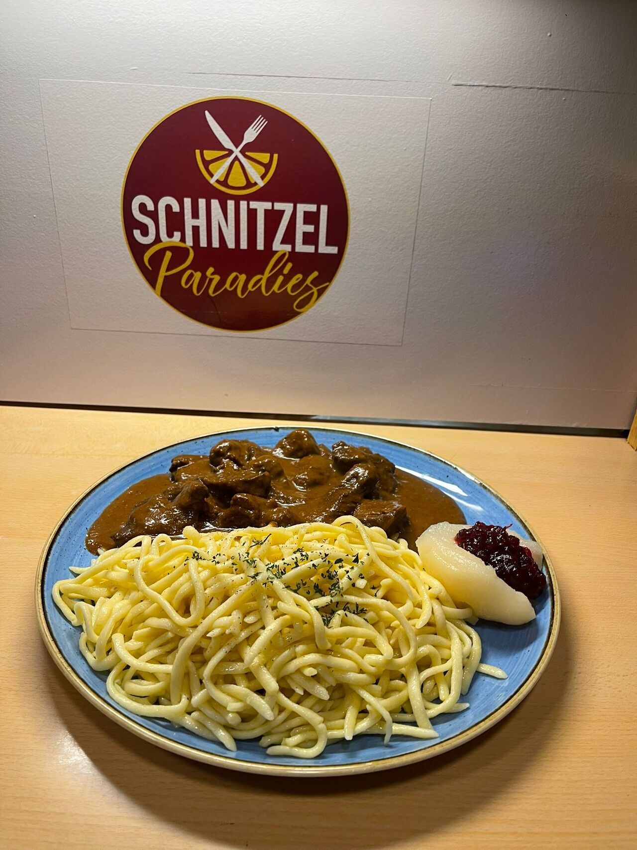 Hirschgulasch mit Spätzle