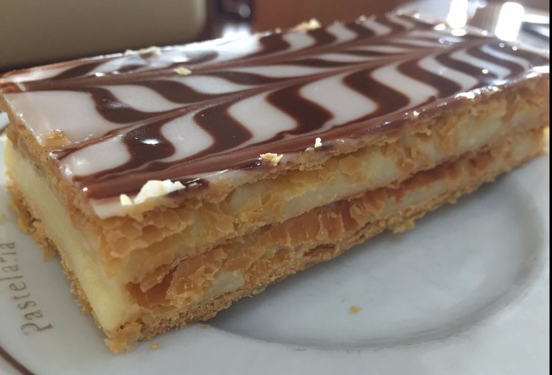 Mil Folhas
Cobertura Chocolate e baunilha