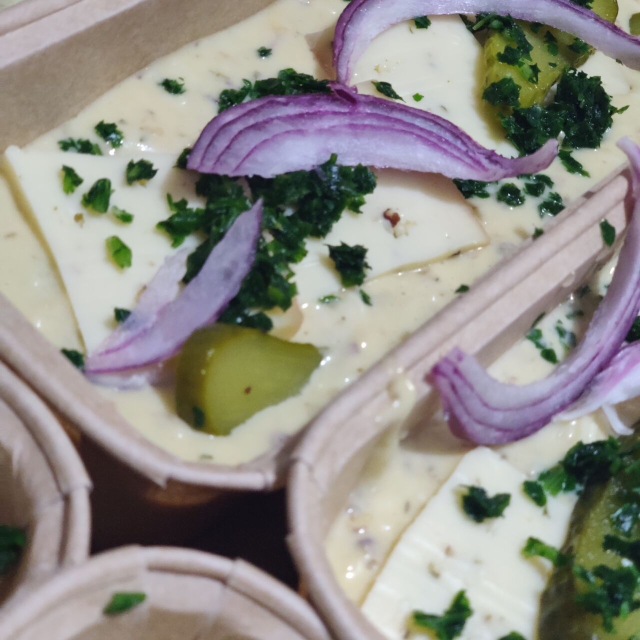 Nouveau cake salé : échalote cornichon oignon rouge fromage de raclette poivré